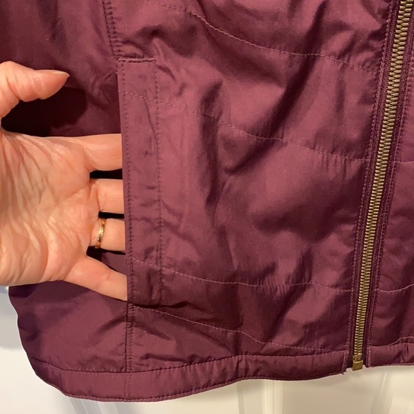 Columbia Burgundy Lightweight Vest EUC - Picture 6 of 12